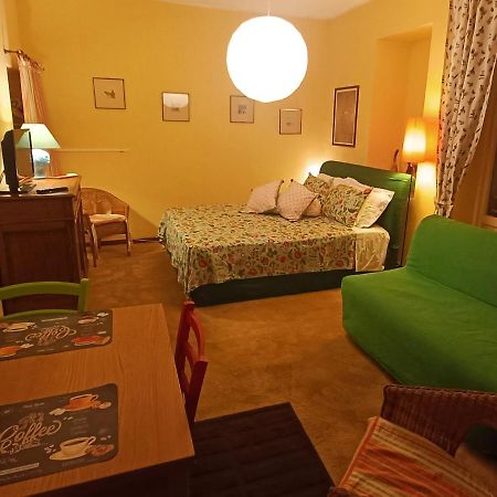 Homesweethome Dervio Bagian luar foto